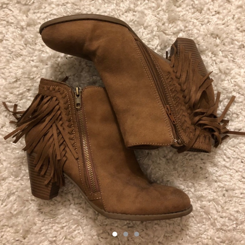 Indigo Rd. Fringe Suede Booties